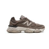 New Balance 9060 sneakers casual in camoscio marrone 'Mushroom' da uomo