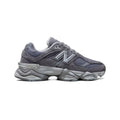 New Balance 9060 Sneakers retrò in camoscio grigio da uomo