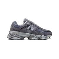 New Balance 9060 Sneakers retrò in camoscio grigio da uomo