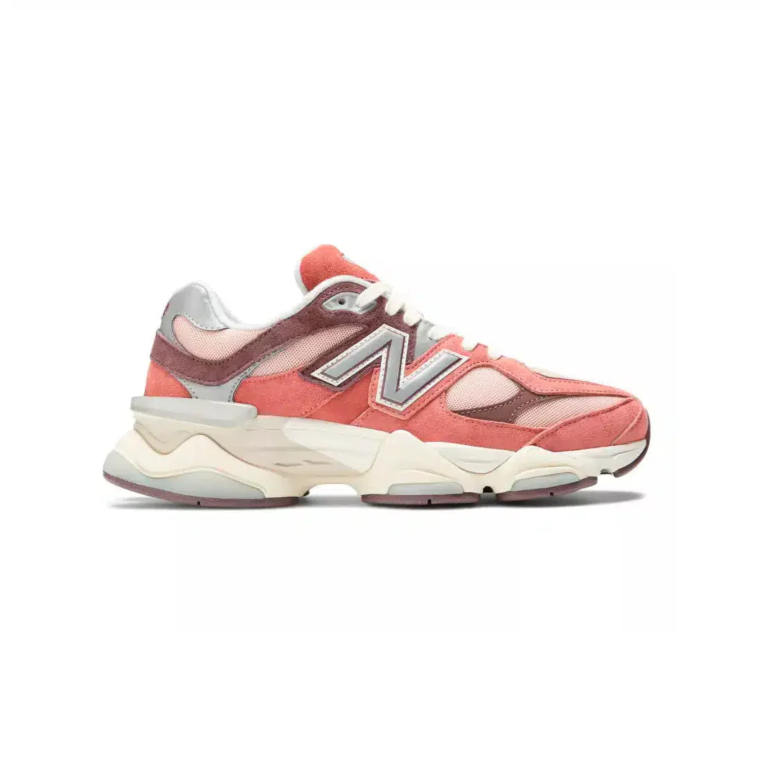 New Balance 9060 Sneakers retrò in camoscio rosa e beige da donna
