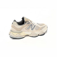 New Balance 9060 Sneakers casual in camoscio beige chiaro da uomo