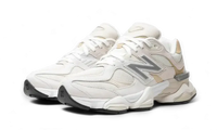 New Balance 9060 sneakers unisex – stile retrò con dettagli in pelle scamosciata e mesh, suola spessa e colorazione Turtledove